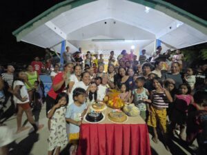 崎山さんと島民