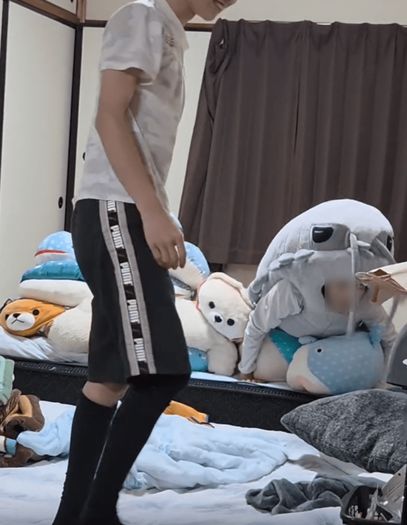 ぬいぐるみを着てはしゃぐ甥っ子の長男くん⑧（＠kotatuga.sukiさんより提供）