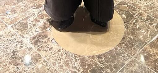 友人の結婚式に「派手で来てほしい」と招待された女性→まさかの参列姿に「カッコよくてやべぇ」「品位があってふさわしい」「ホント素敵」