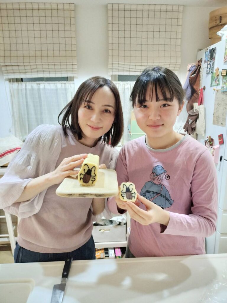 娘さんとクッキー作り②（中村さんより提供）