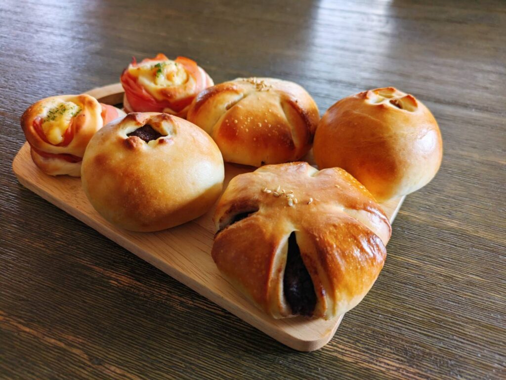 手作りパン（@miwaharapekoさんより提供）