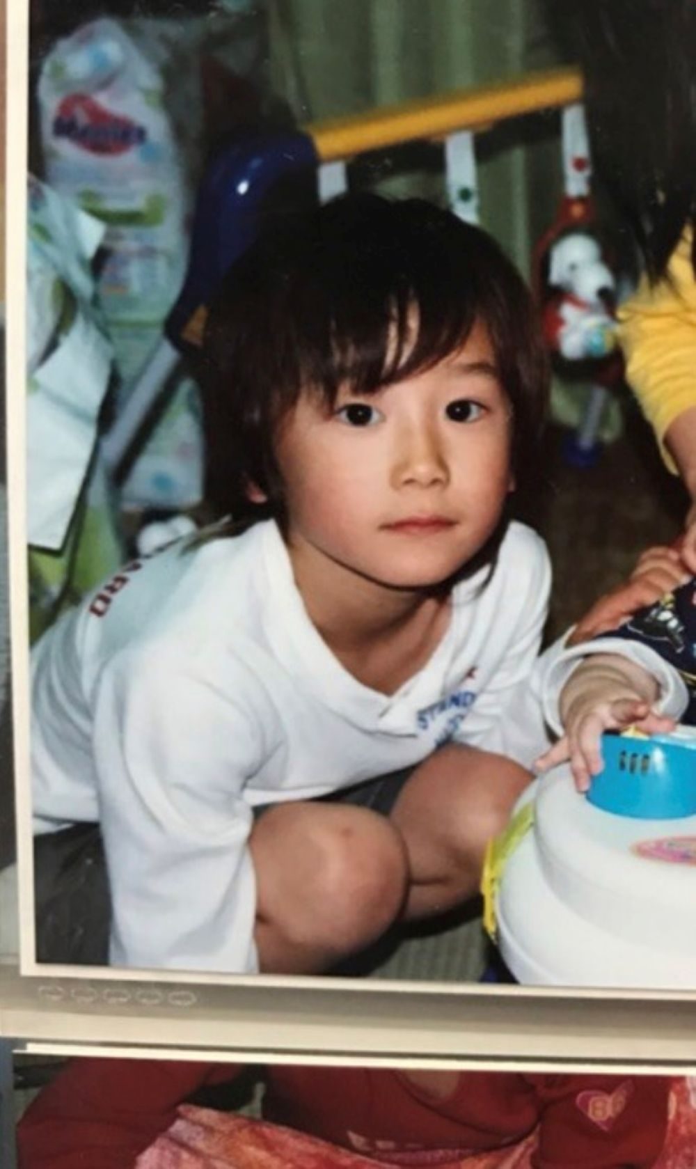 周囲から「目がまんまる」と言われていた男の子→成長した現在の姿に「カッコよすぎる」「小さいときから美形」「面影あります」
