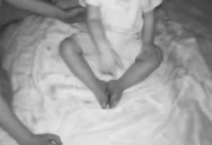 深夜に急に起きた1歳息子。その後の”まさかの行動”に…「声出して笑ってしまいましたw」「かわいすぎるｗｗ」