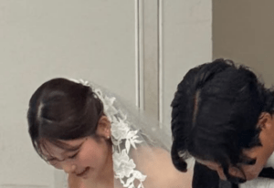結婚式で…新郎新婦に違和感。→新郎の手元をよく見ると…驚きの光景に60万表示「空気読んでておもろいww」「涙が出そう」