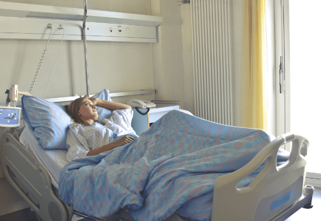 38度の高熱が5日続くも、原因不明だった女性。8ヶ月後、突然急変し…告げられた病名と現在の様子を聞いた
