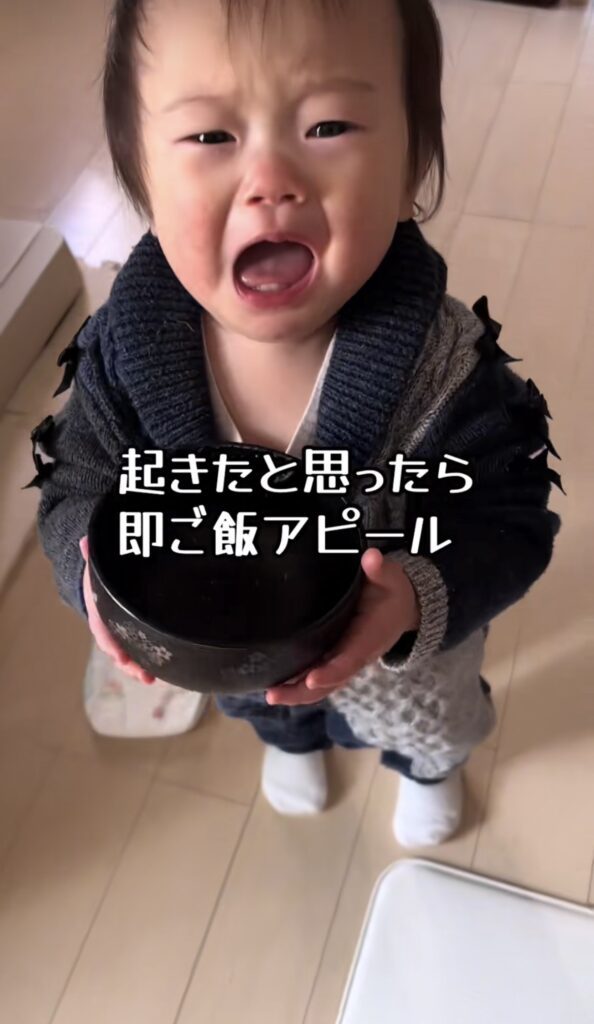 ご飯を欲しがる娘さん②（＠_4rasu_さんより提供）