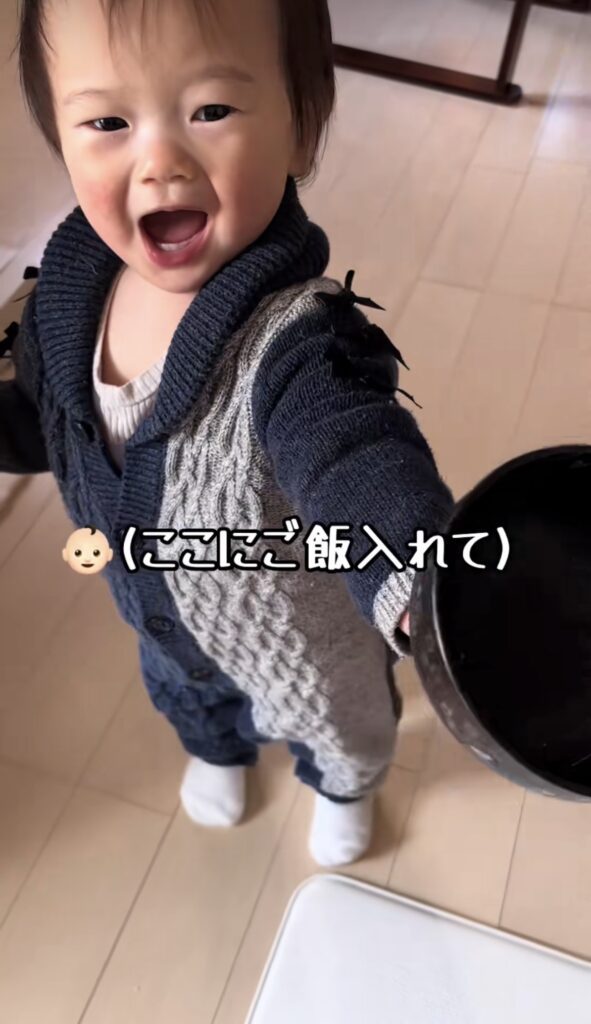 ご飯を欲しがる娘さん④（＠_4rasu_さんより提供）