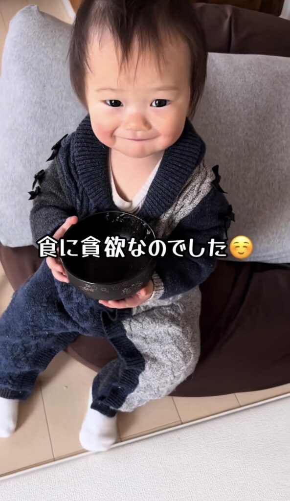 ご飯を欲しがる娘さん⑥（＠_4rasu_さんより提供）