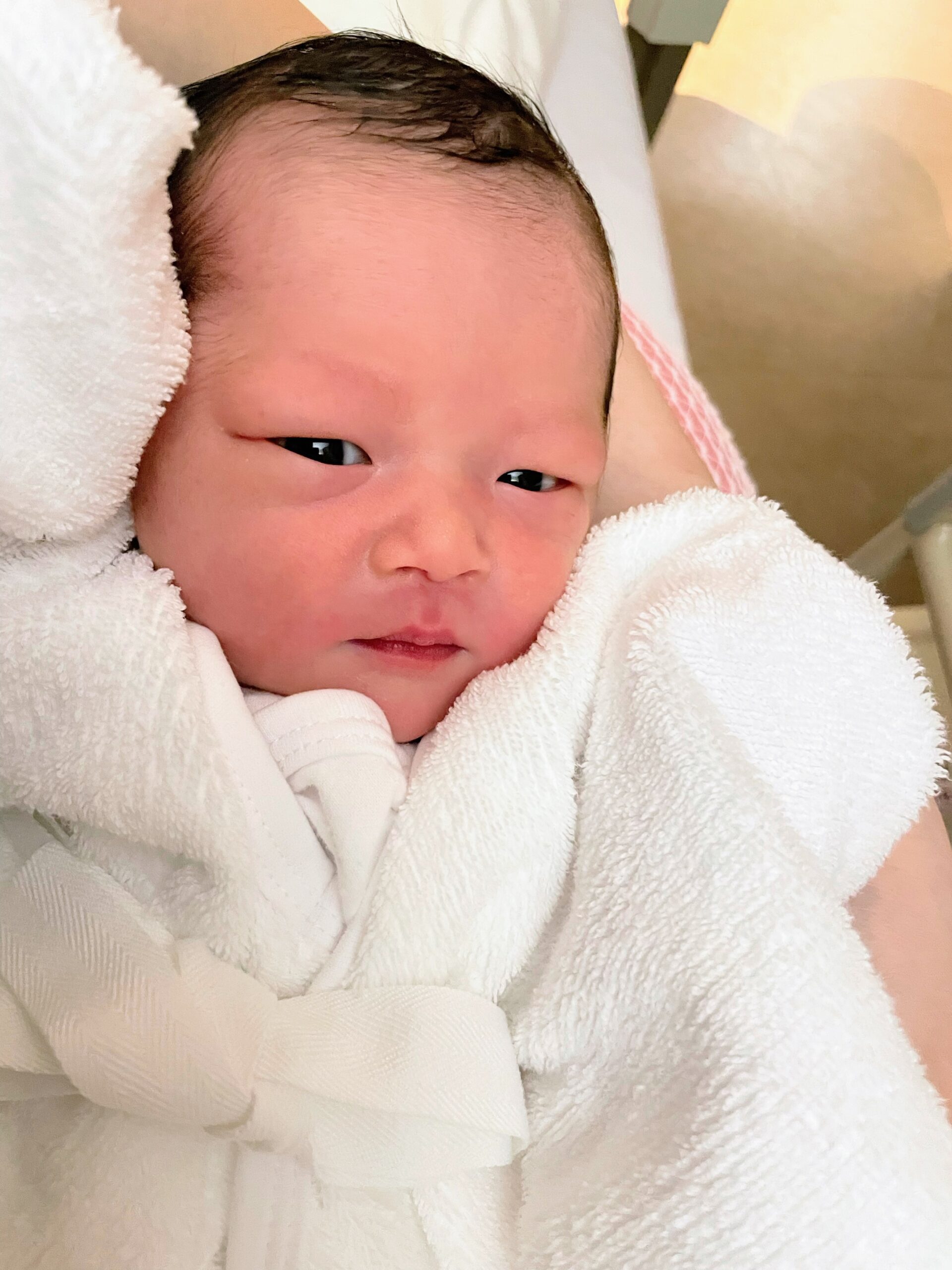 先生から「将来絶対美人になる」と言われていた娘。1歳を迎えた現在の姿に「間違いなく美人」「ぱっちりおめめですね」