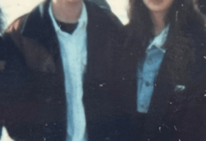 「オヤジとオカンの若い頃が美しすぎる」35年前の両親の写真。まさかの姿に…「美男美女カップル！！」「可愛い」