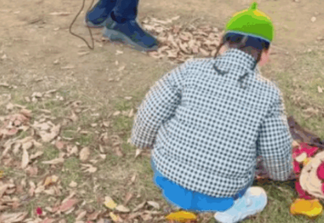 3歳娘「落ち葉でアンパンマン作って！」パパ「任せろ！」SNS上で大絶賛された完成品に「もはや芸術」「先生に届け」