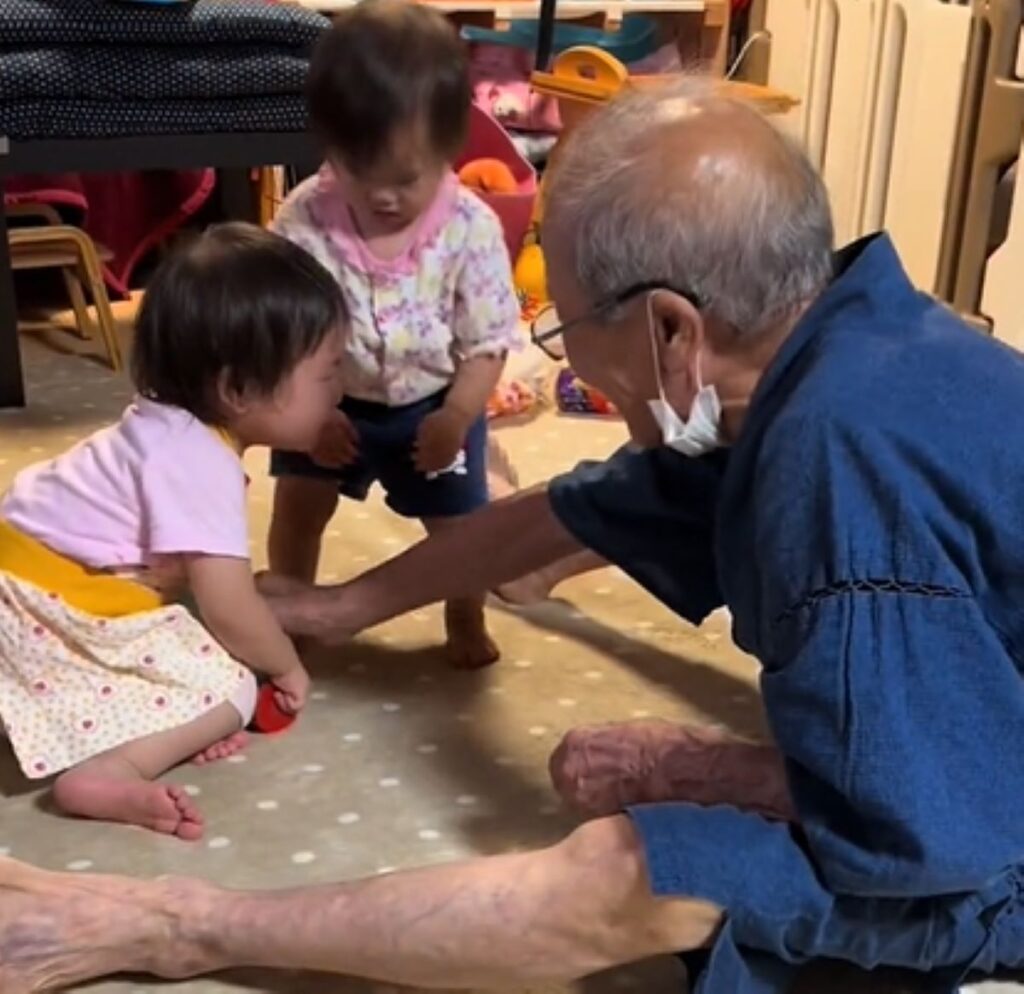 【実際の写真5枚】3人の様子（＠93otomodachi1さんより提供）