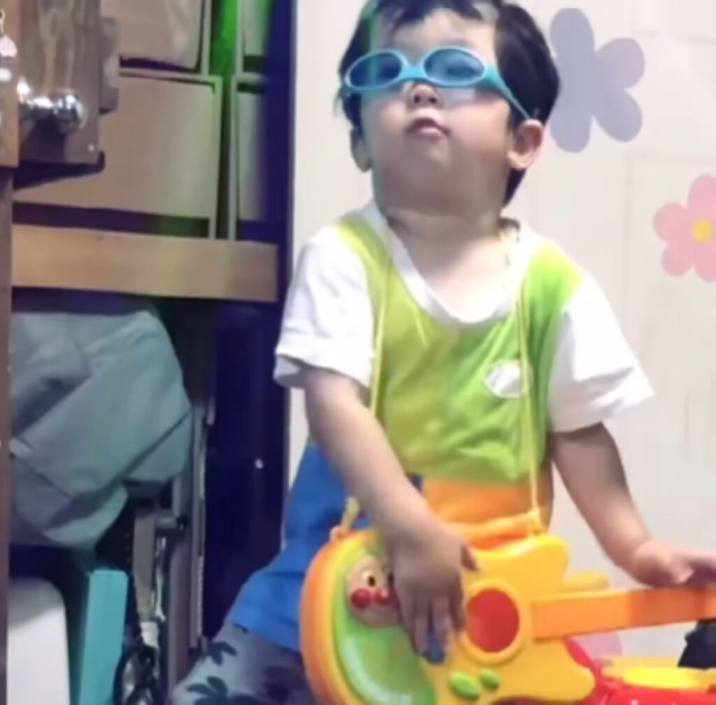 【実際の写真5枚】3歳息子の行動（＠handmadekazoku2024さんより提供）