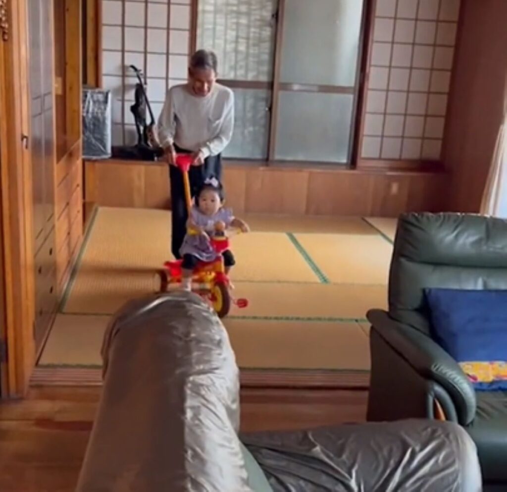 畳のお部屋へ（＠magotoji_okinawaさんより提供）