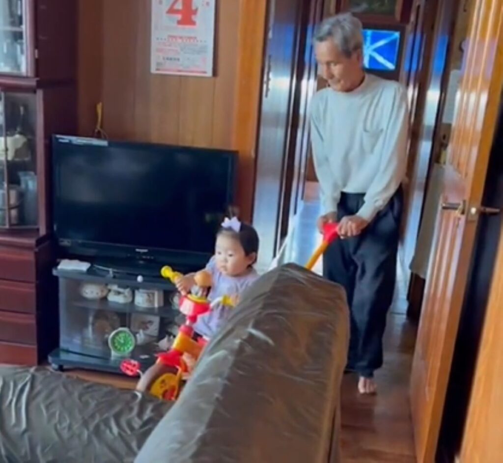 【実際の写真5枚】2人の様子（＠magotoji_okinawaさんより提供）