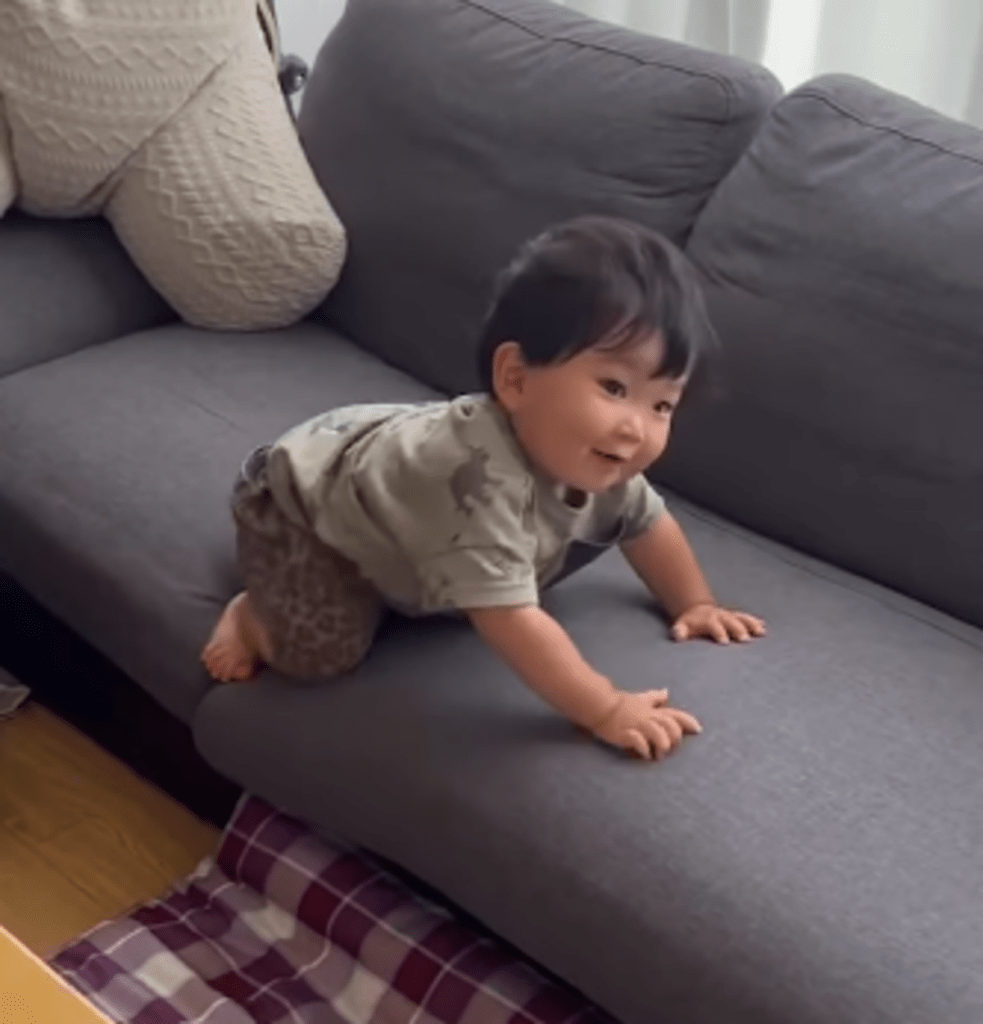 それでも嬉しそうに近づいて…（@2525satobabyさんより提供）