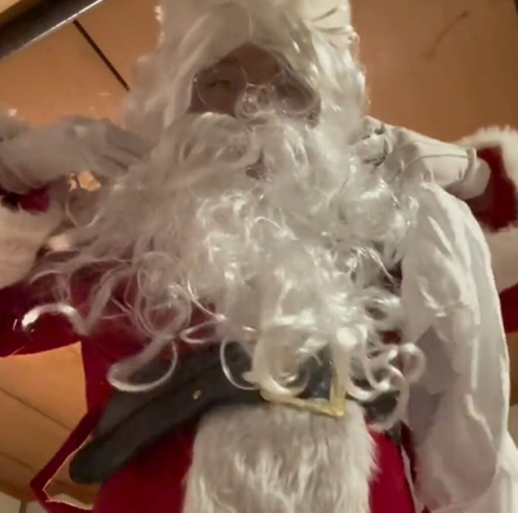 【実際の写真5枚】　サプライズの様子