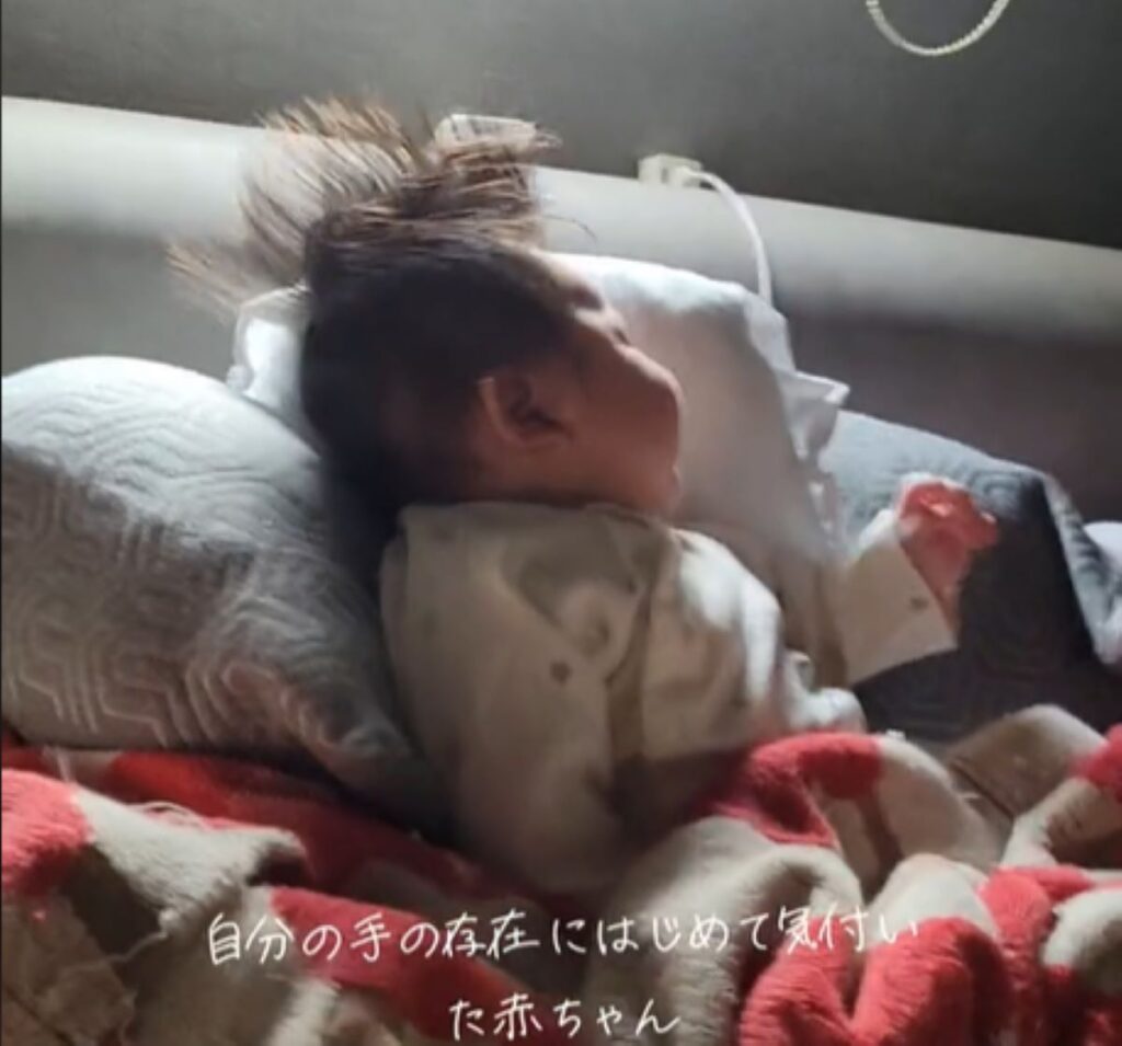 ぼんやりしていた赤ちゃん（＠mamekopiiさんより提供）