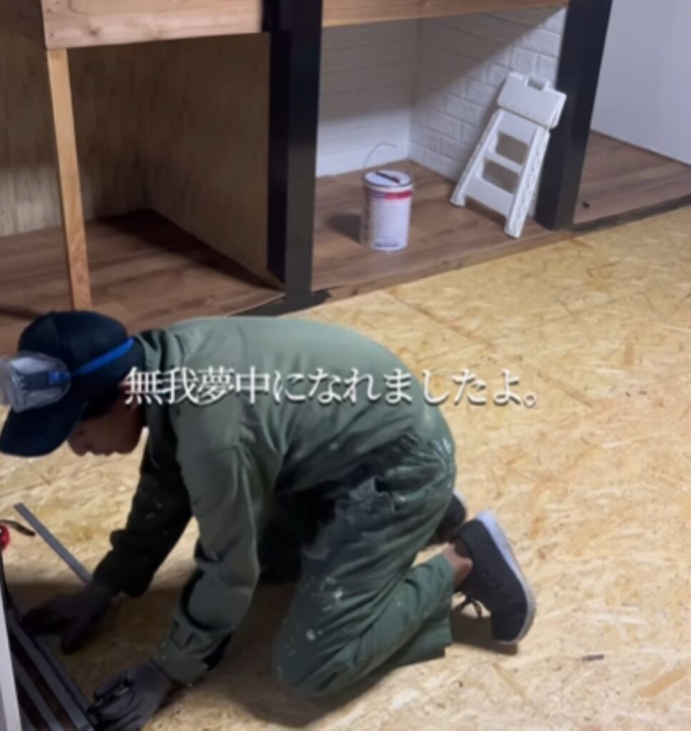 夢中で作り進めていきます（＠inada_keiichi0314さんより提供）