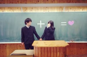 18歳の時に母校で撮った2ショット　7年後の姿に「美男美女」「素敵すぎる」の声