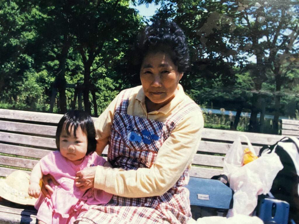 昔の2人（＠halmeoni_creambunさんより提供）