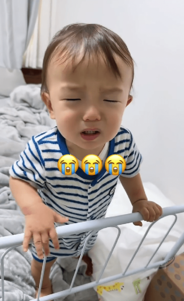 起きてしまった…（＠reina_mama0712さんより提供）