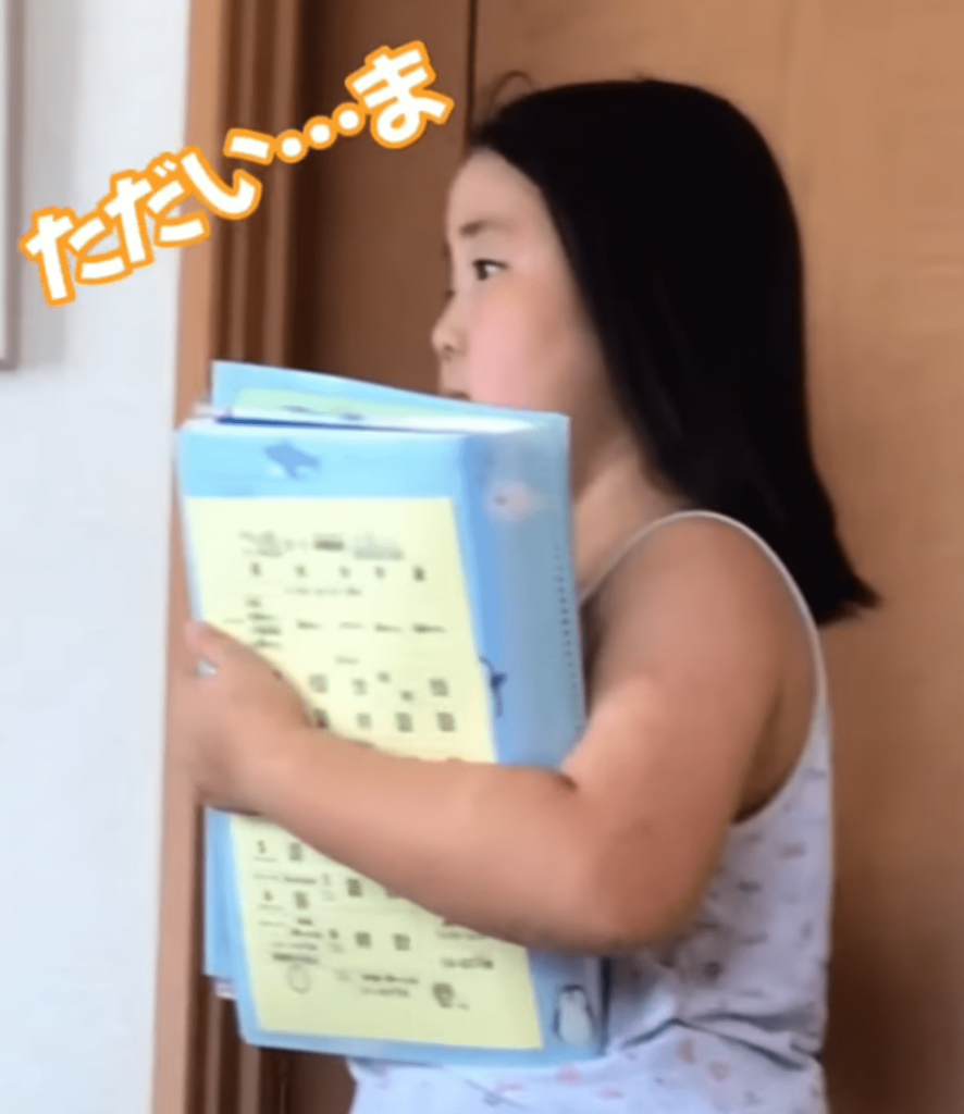 何も知らない妹さんが帰ってくると…（@ohana9994さんより提供）