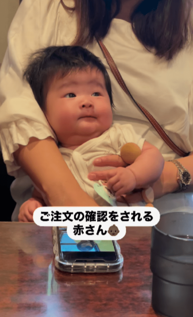 うなずくお子さん（＠i_am_emechiさんより提供）