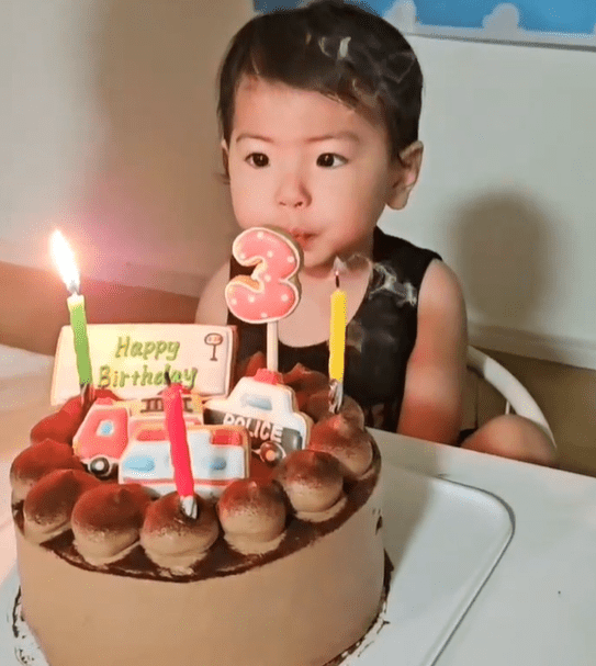 誕生日をむかえた息子さん（＠mitarashi_babyさんより提供）