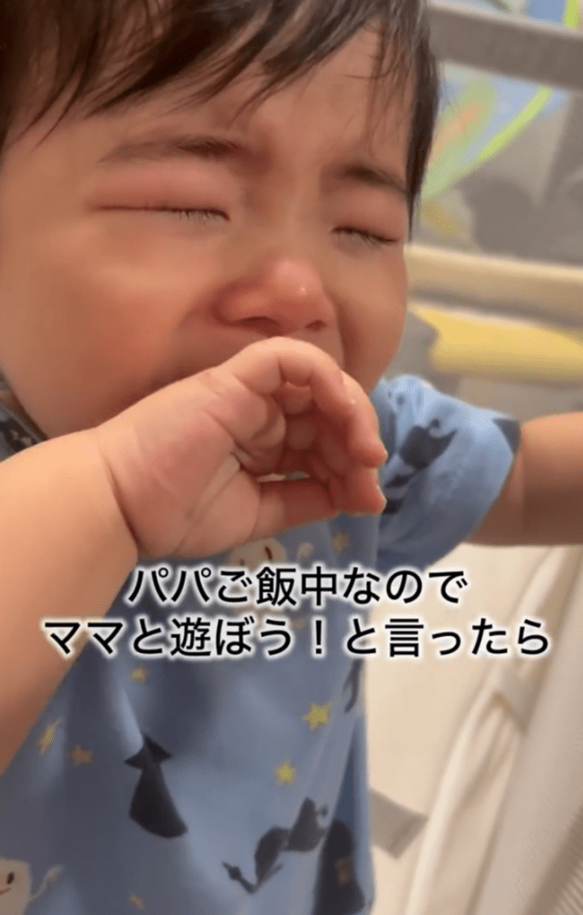 「ママと遊ぼう！」と言うと…（@6m259さんより提供）