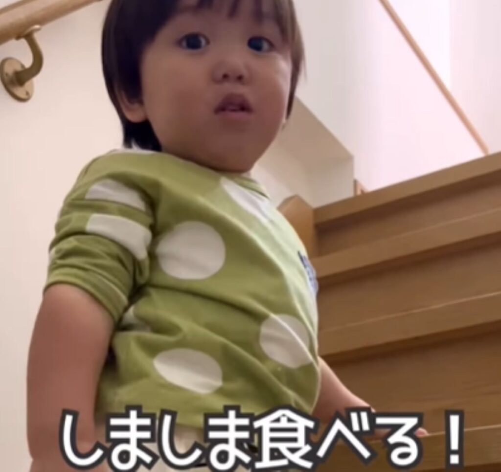 2階へ行こうとするたいちゃん（＠reostagram3215さんより提供）