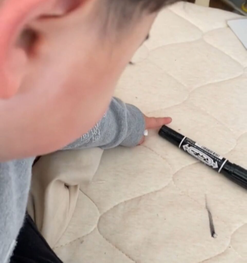 ペンで書いてしまったようです（＠miraikun_mamadayoさんより提供）