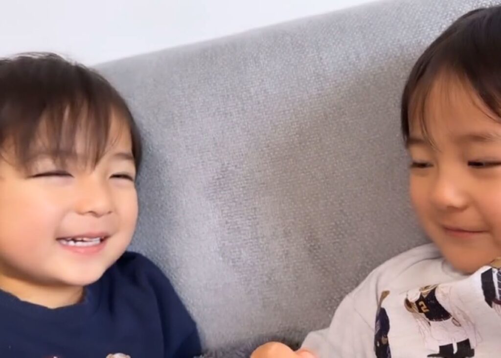 仲良しな様子（@ayakanadayoさんより提供）