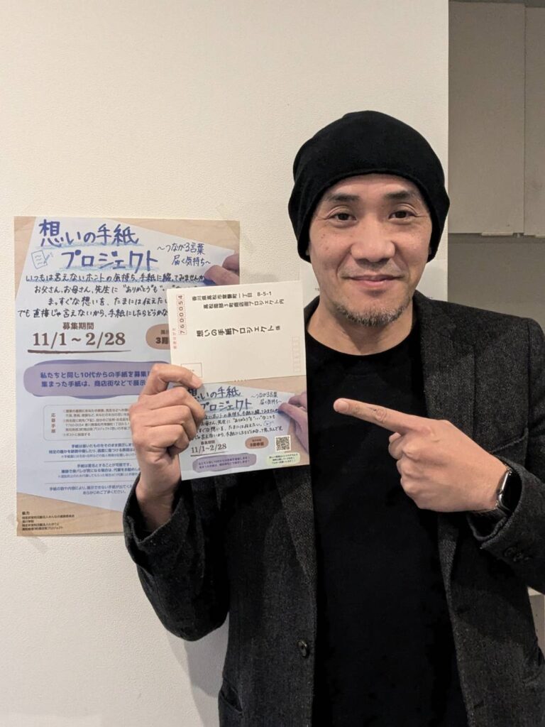 ポスターと、掲示協力している塾の代表