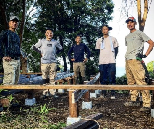 ボランティアを募り、ウッドデッキを手作りした（藤田さんより提供）