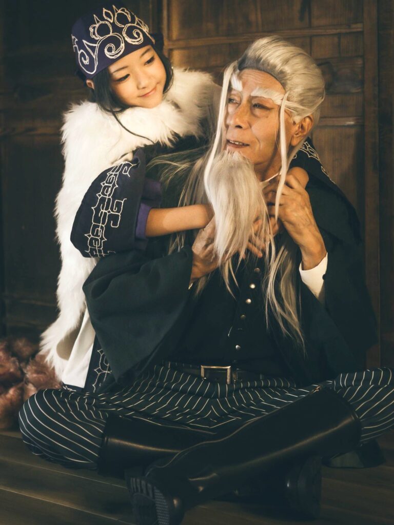 コスプレをするおじいちゃんと娘さん（@asobiworldさんより提供）