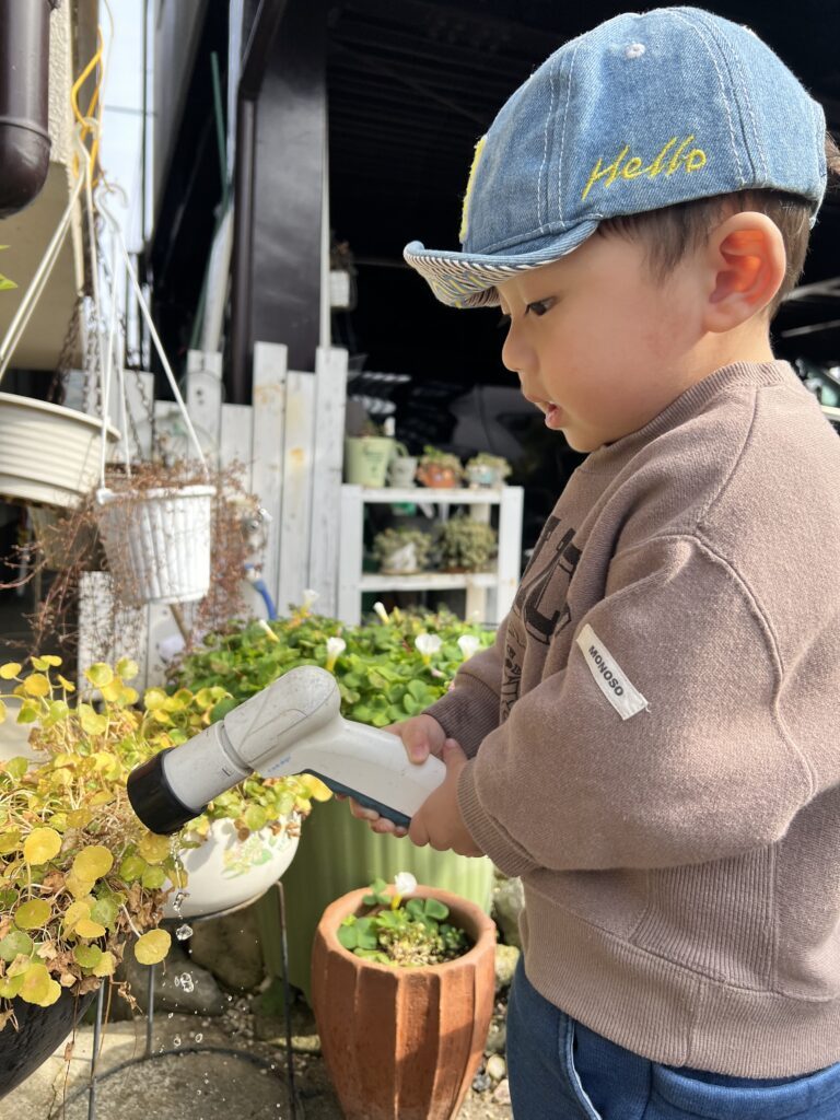 お水をあげます（＠rabu_ri1215さんより提供）