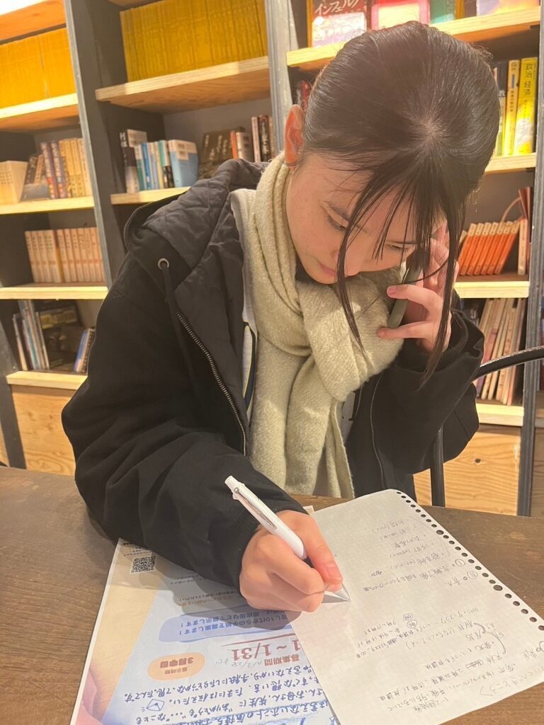 電話営業中の山田さん