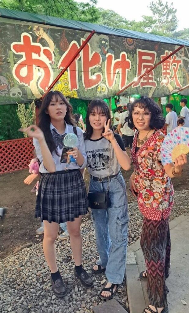 娘さんたちと一緒に（＠kamekobo1974さんより提供）