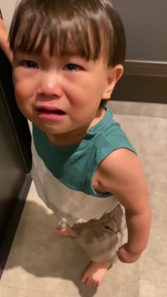 号泣する息子さん（＠__ten.uka__さんより提供）