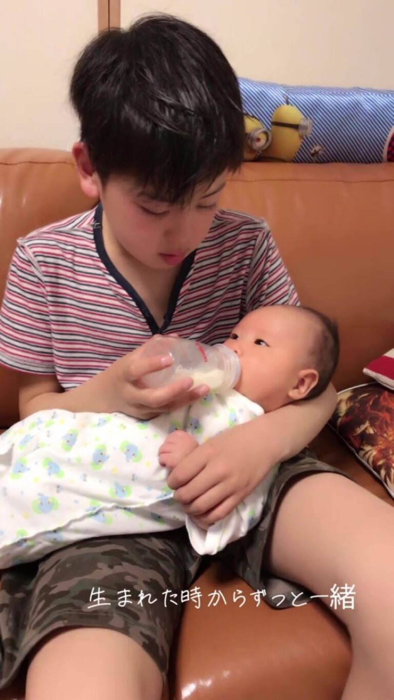 11歳の兄と0歳の弟　その7年後の姿に…「小さいパパさん」「偉いね」「泣ける」の声