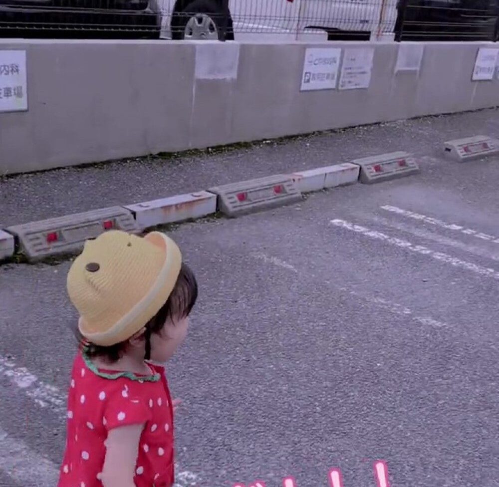 じいじを待つ娘　じいじが来た瞬間…！？「イケおじ」「予想外の若さ」「想像と違う」「愛されているなぁ」