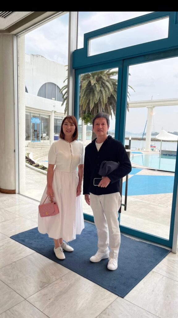 幸せそうなお2人（＠yoshikachannnelさんより提供）