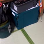 荷物置き場の工具にまぎれた鼻先を発見！（＠kotechu.1さんより提供）