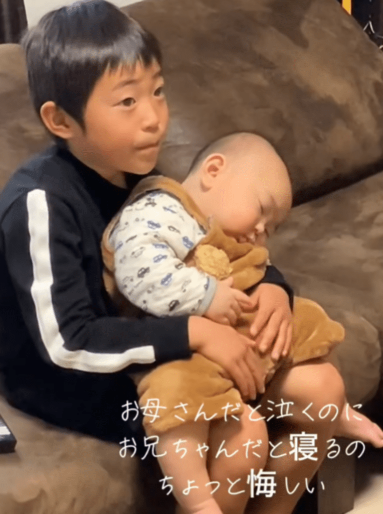 安心している赤ちゃん（@asekun0509さんより提供）