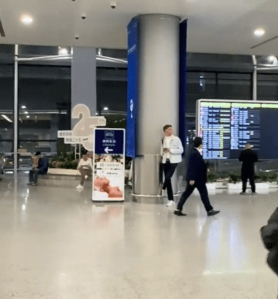 空港で待つ彼（@arisa_loicさんより提供）