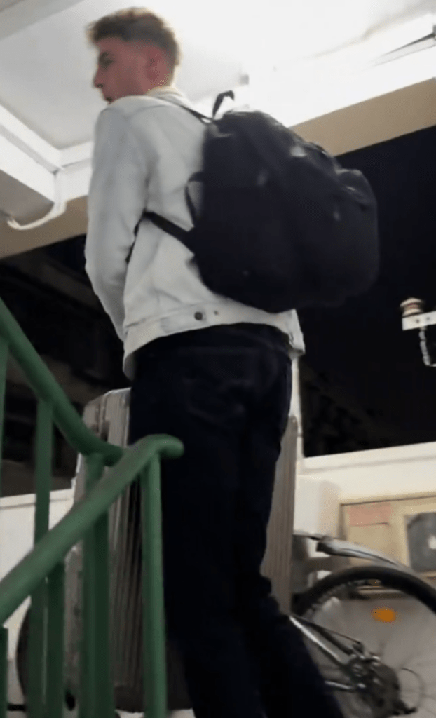 重い荷物も持ってくれて…（@arisa_loicさんより提供）