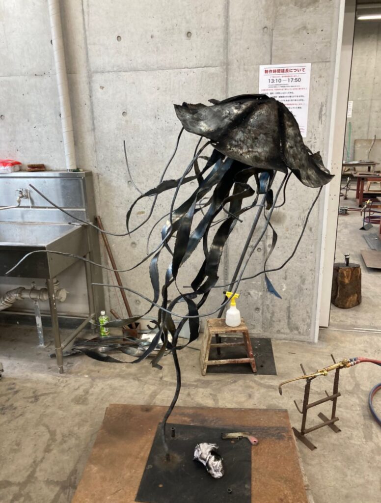 金属実習で作ったクラゲの作品（@0k1ku___さんより提供）