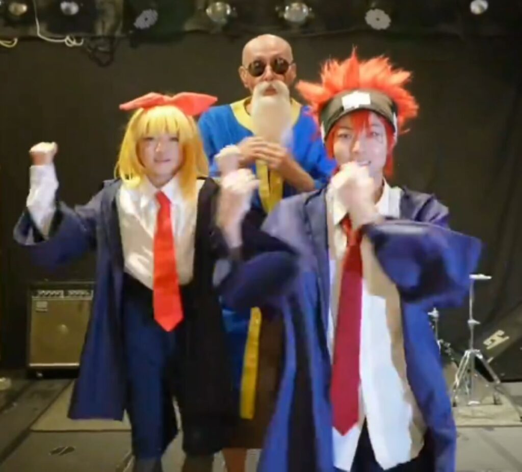 3人で踊る様子（@asobiworldさんより提供）