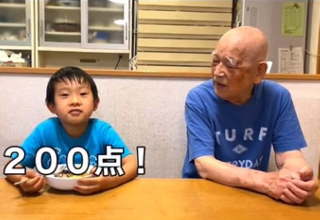 「200点」とひ孫さん（＠ojichannel_youtubeさんより提供）